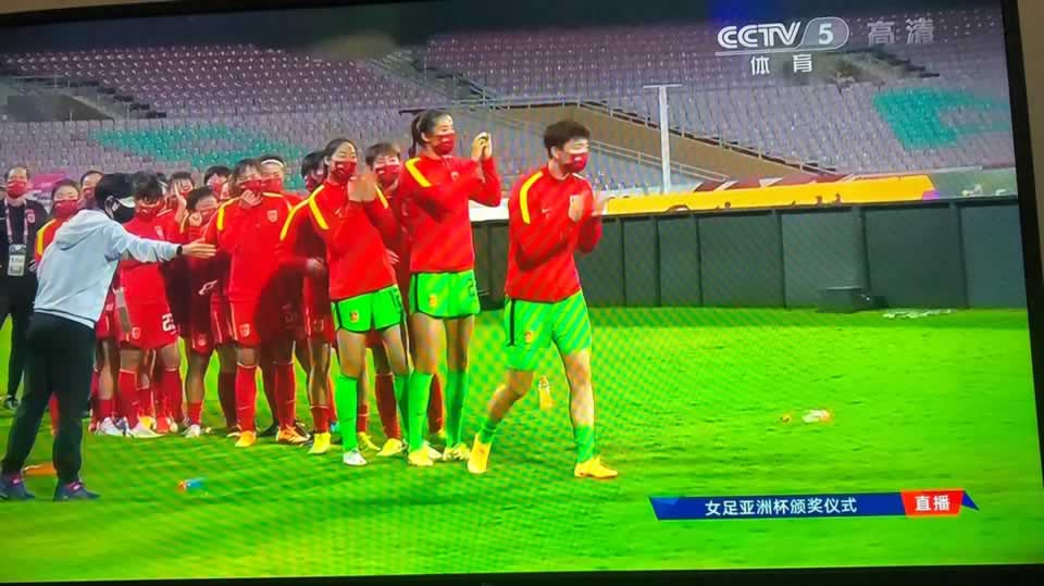máy mát xa cổ vai gáy